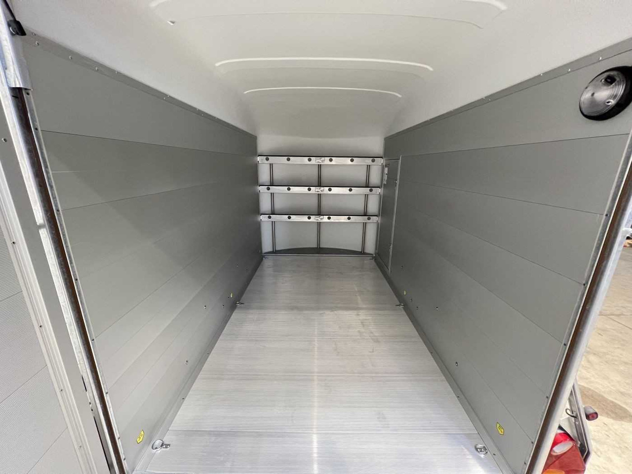 CHEVAL LIBERTE C500 Roadster Alu-Felgen Regal Kofferanhänger - Motociklo priekaba: foto 2 CHEVAL LIBERTE C500 Roadster Alu-Felgen Regal Kofferanhänger - Motociklo priekaba: foto 2