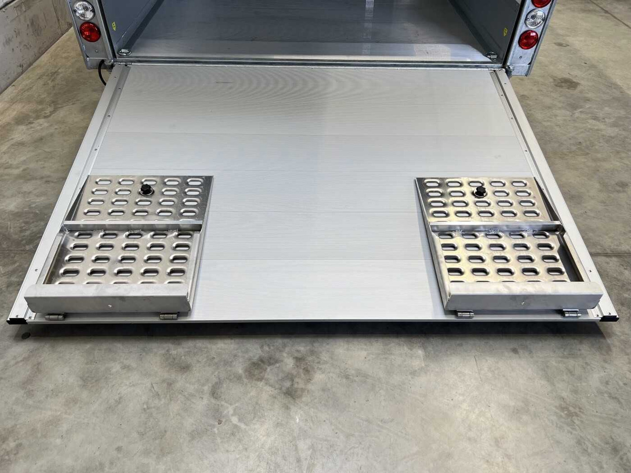 CHEVAL LIBERTE DEBON C1000 Roadster Autotransporter geschlossen - Autovežis priekaba: foto 5 CHEVAL LIBERTE DEBON C1000 Roadster Autotransporter geschlossen - Autovežis priekaba: foto 5