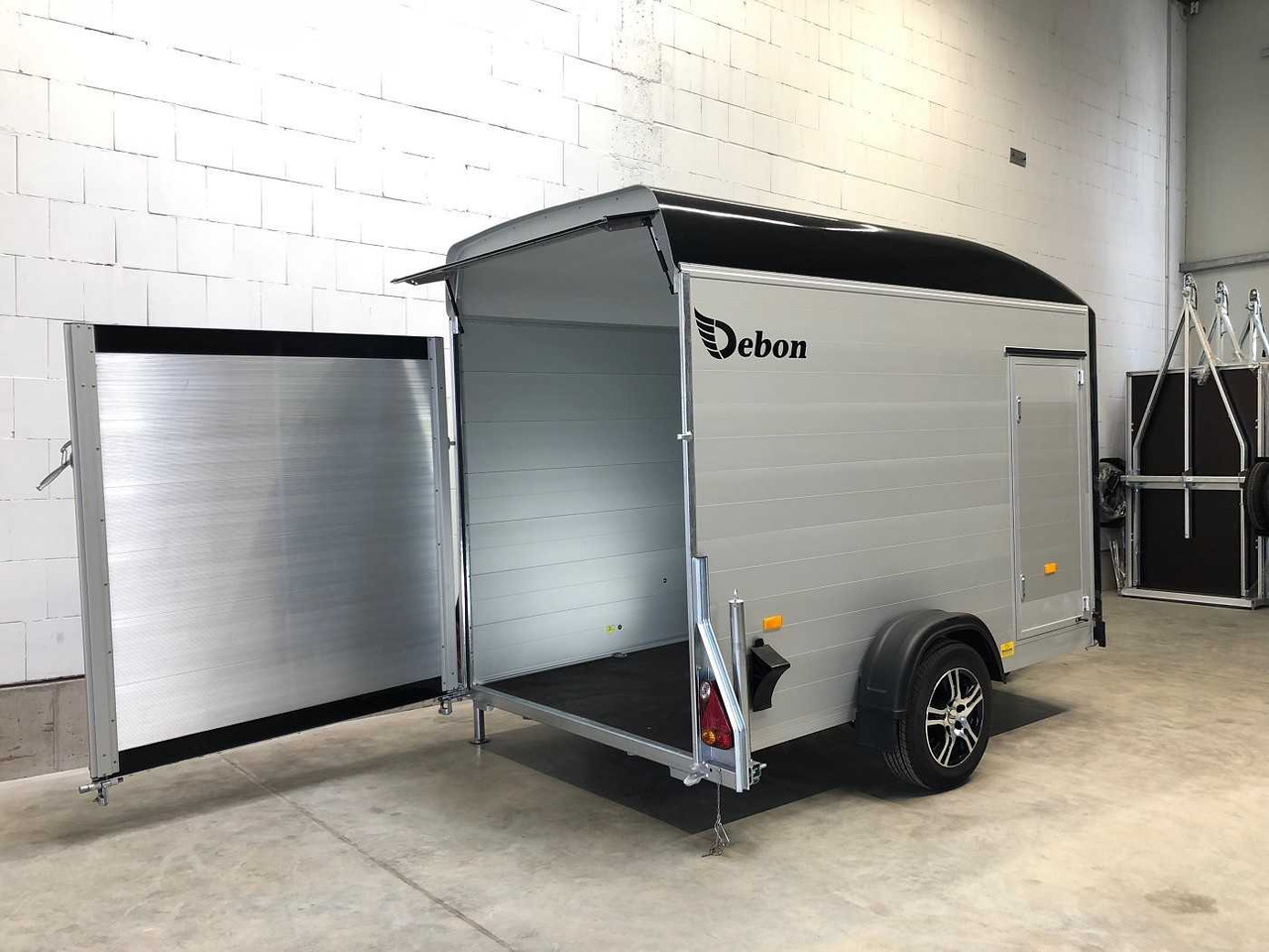 CHEVAL LIBERTE DEBON C300 Roadster Alufelge Kofferanhänger - Motociklo priekaba: foto 5 CHEVAL LIBERTE DEBON C300 Roadster Alufelge Kofferanhänger - Motociklo priekaba: foto 5