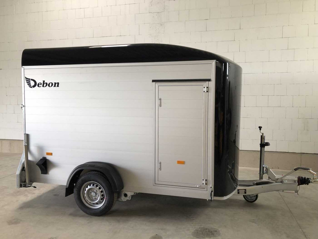 CHEVAL LIBERTE DEBON C300 Roadster Kofferanhänger - Motociklo priekaba: foto 1 CHEVAL LIBERTE DEBON C300 Roadster Kofferanhänger - Motociklo priekaba: foto 1
