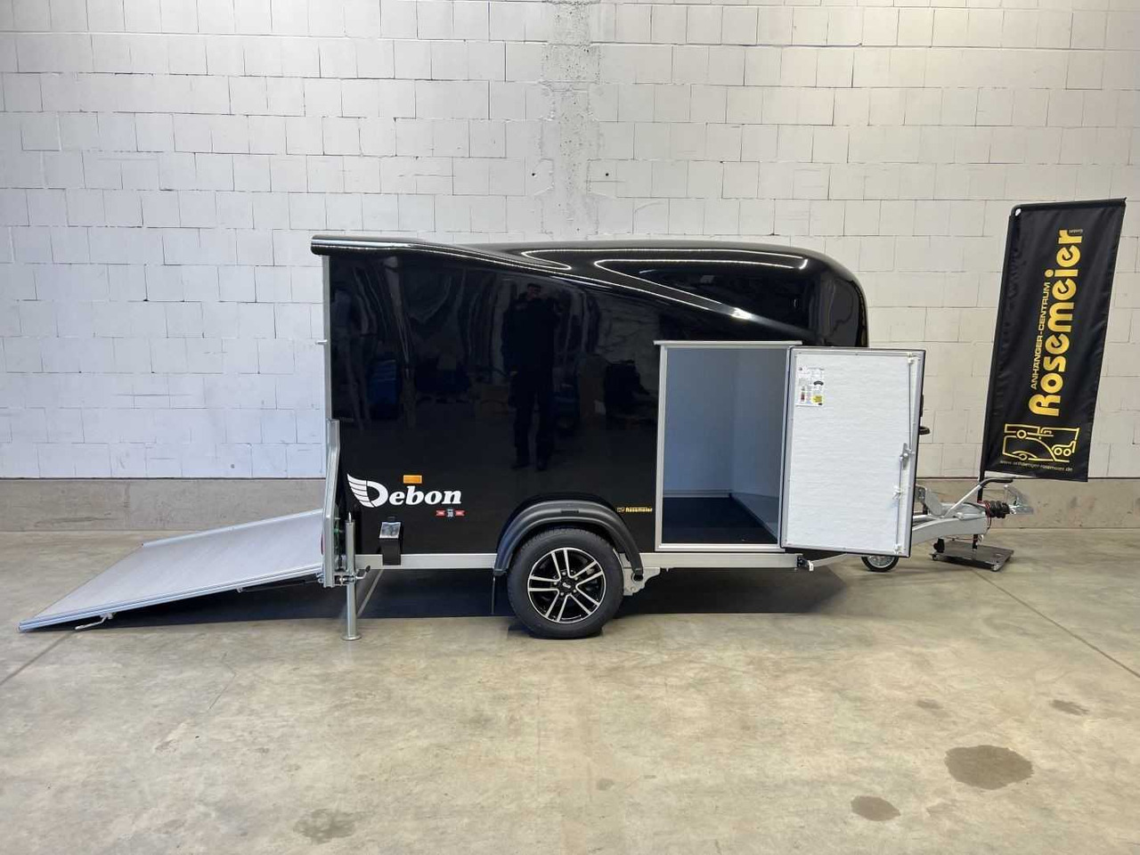 CHEVAL LIBERTE DEBON Cargo 1300.02+Tür Alu-Felgen Kofferanhänger - Furgonas priekaba: foto 1 CHEVAL LIBERTE DEBON Cargo 1300.02+Tür Alu-Felgen Kofferanhänger - Furgonas priekaba: foto 1