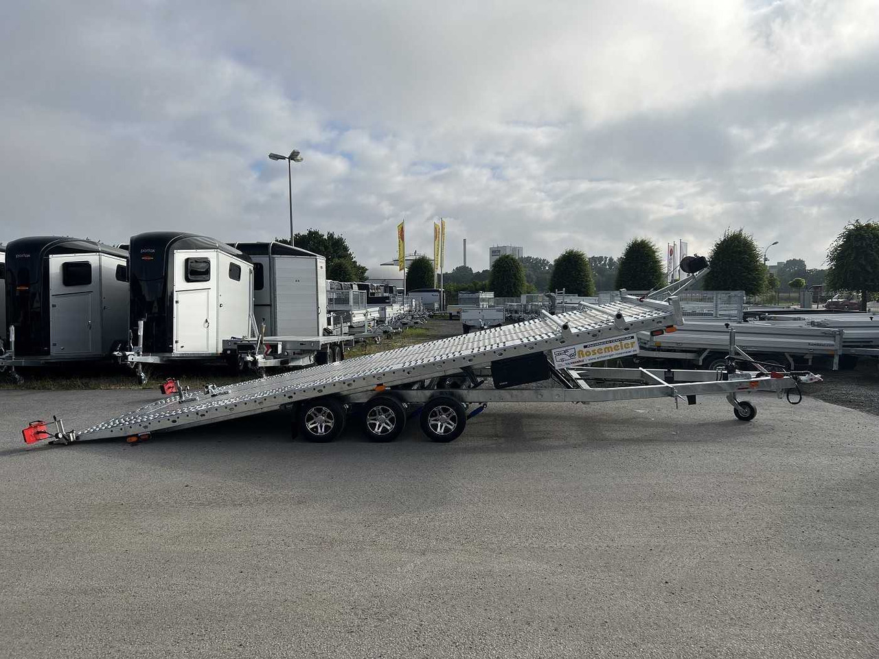VEZEKO Jumbola 35.60 Tridem Autotransporter - Autovežis priekaba: foto 1 VEZEKO Jumbola 35.60 Tridem Autotransporter - Autovežis priekaba: foto 1