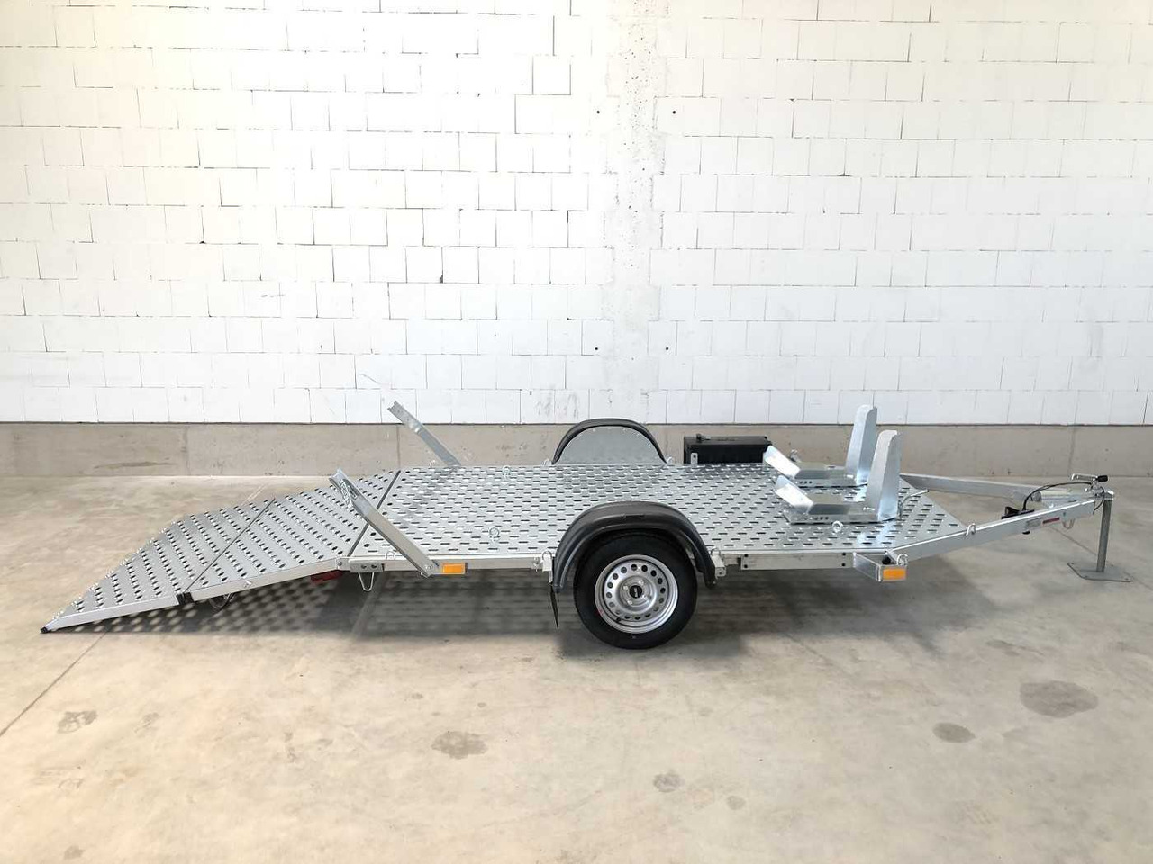 VEZEKO Motovan B 08+Box Motorradanhänger - Motociklo priekaba: foto 2 VEZEKO Motovan B 08+Box Motorradanhänger - Motociklo priekaba: foto 2