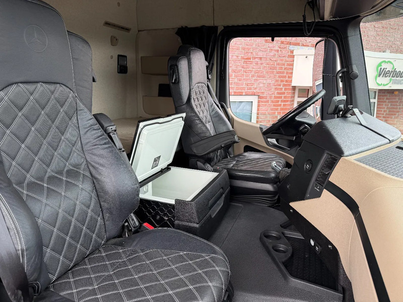 Mercedes-Benz Actros Actros 1943LS Hydrauliek / 478.040KM / Leer / Dealer onderhouden / Top staat - Vilkikas: foto 3 Mercedes-Benz Actros Actros 1943LS Hydrauliek / 478.040KM / Leer / Dealer onderhouden / Top staat - Vilkikas: foto 3