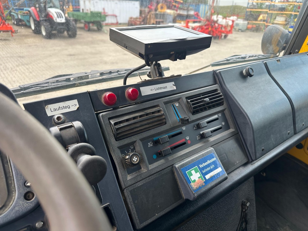 Mercedes-Benz U 4000 - Traktorius: foto 4 Mercedes-Benz U 4000 - Traktorius: foto 4