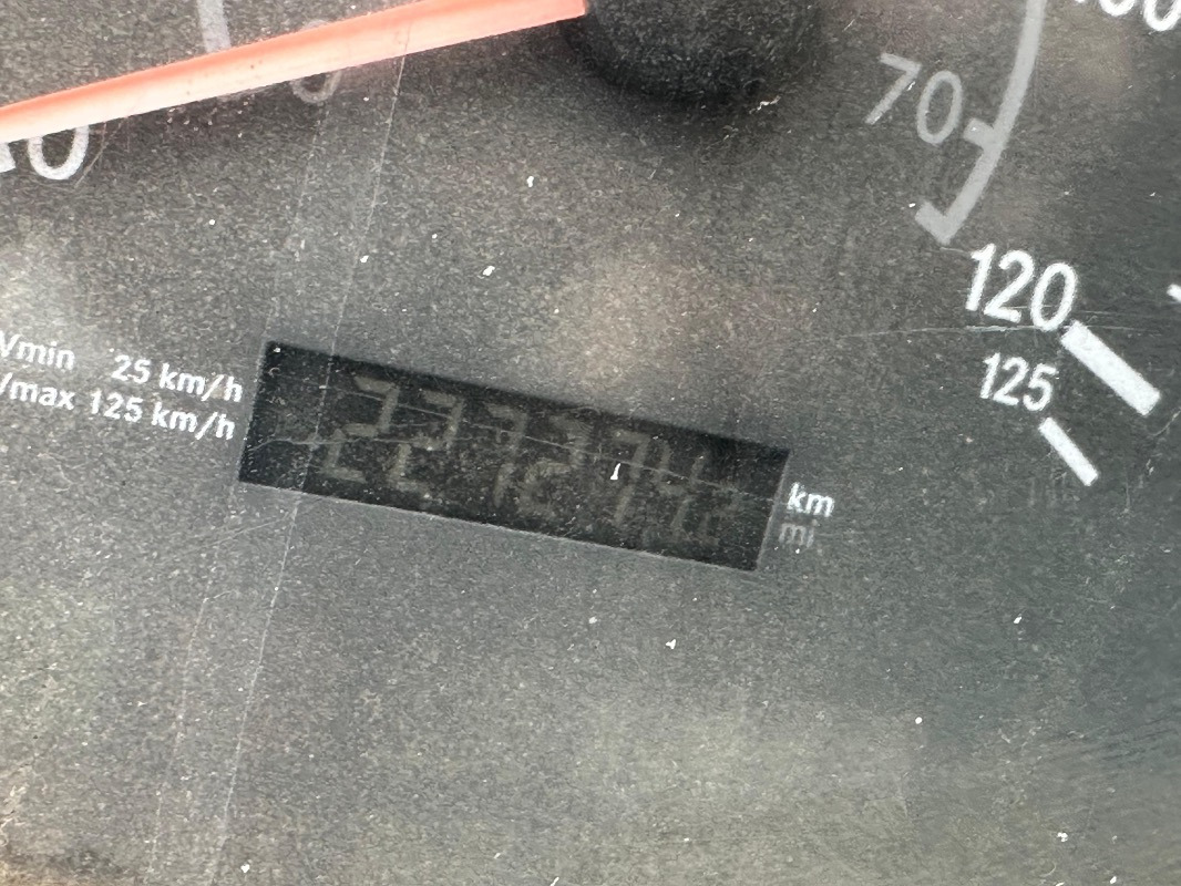 Mercedes-Benz U 4000 - Traktorius: foto 3 Mercedes-Benz U 4000 - Traktorius: foto 3