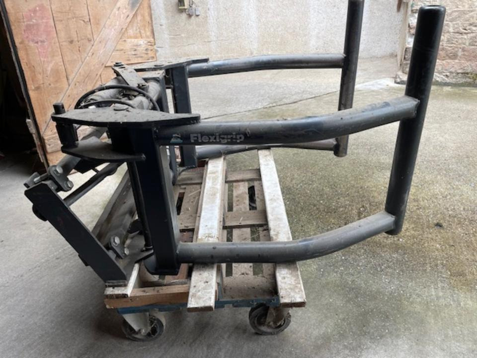 Rundballenzange ALÖ - Replės - Žemės ūkio technika: foto 1 Rundballenzange ALÖ - Replės - Žemės ūkio technika: foto 1