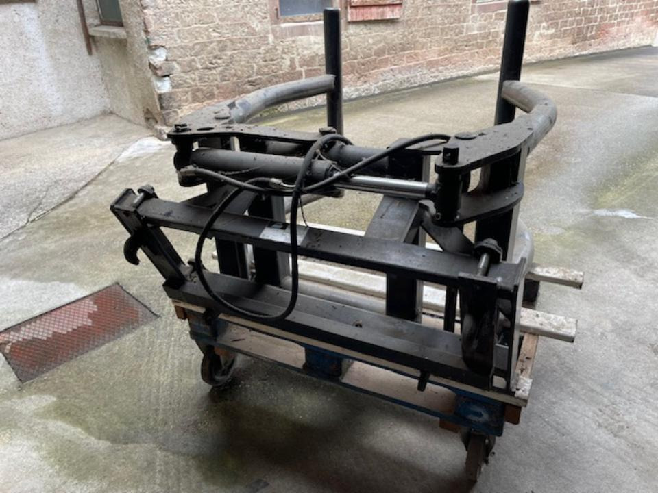 Rundballenzange ALÖ - Replės - Žemės ūkio technika: foto 2 Rundballenzange ALÖ - Replės - Žemės ūkio technika: foto 2