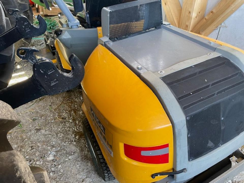 Stiga Titan 26H Diesel-Aufsitzrasenmäher mit Frontmähwerk - Vejapjovė: foto 3 Stiga Titan 26H Diesel-Aufsitzrasenmäher mit Frontmähwerk - Vejapjovė: foto 3
