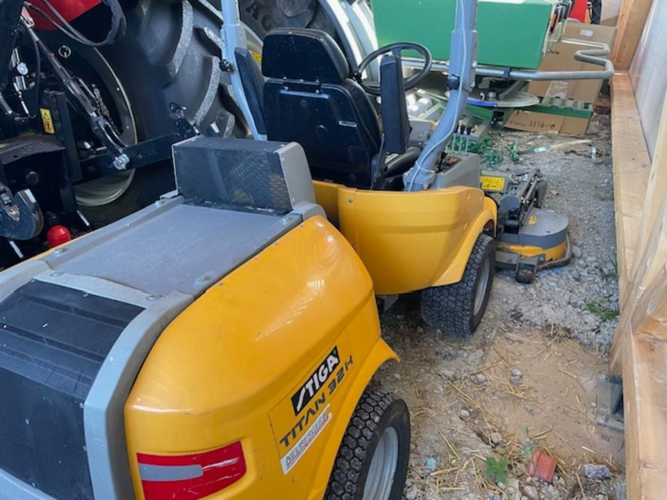 Stiga Titan 26H Diesel-Aufsitzrasenmäher mit Frontmähwerk - Vejapjovė: foto 2 Stiga Titan 26H Diesel-Aufsitzrasenmäher mit Frontmähwerk - Vejapjovė: foto 2