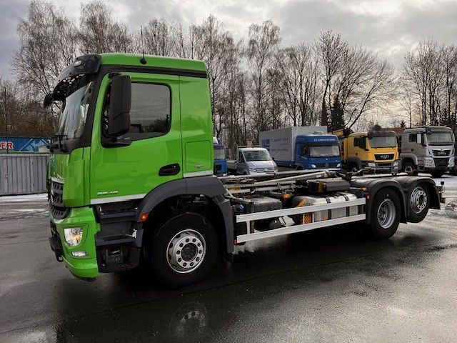 Mercedes-Benz Arocs 2643 Mit Meiller Abrollkipper Top - Hook-lift sunkvežimis: foto 1 Mercedes-Benz Arocs 2643 Mit Meiller Abrollkipper Top - Hook-lift sunkvežimis: foto 1