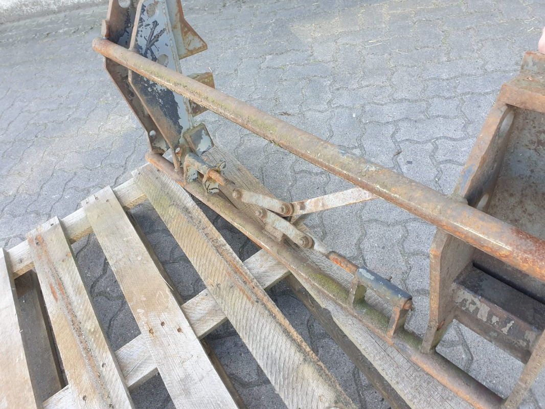 ADAPTERRAHMEN KRAMER / EURO - Traktorius - frontalinis krautuvas: foto 4 ADAPTERRAHMEN KRAMER / EURO - Traktorius - frontalinis krautuvas: foto 4