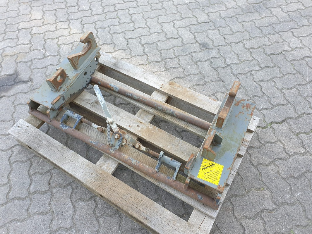 ADAPTERRAHMEN KRAMER / EURO - Traktorius - frontalinis krautuvas: foto 3 ADAPTERRAHMEN KRAMER / EURO - Traktorius - frontalinis krautuvas: foto 3
