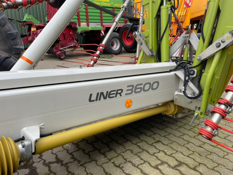 CLAAS Liner 3600 - Šieno grėblys/ Vartytuvas: foto 4 CLAAS Liner 3600 - Šieno grėblys/ Vartytuvas: foto 4