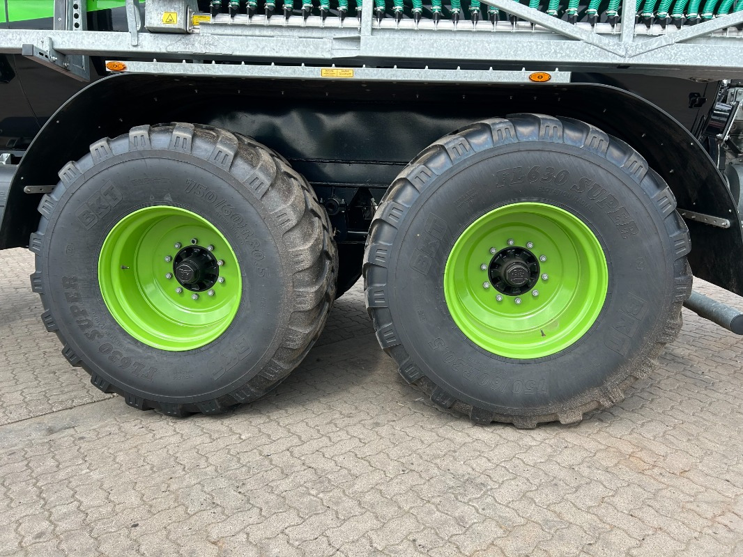 Fliegl VFW 18000 MAXX LINE PLUS - Tręšimo technika: foto 3 Fliegl VFW 18000 MAXX LINE PLUS - Tręšimo technika: foto 3