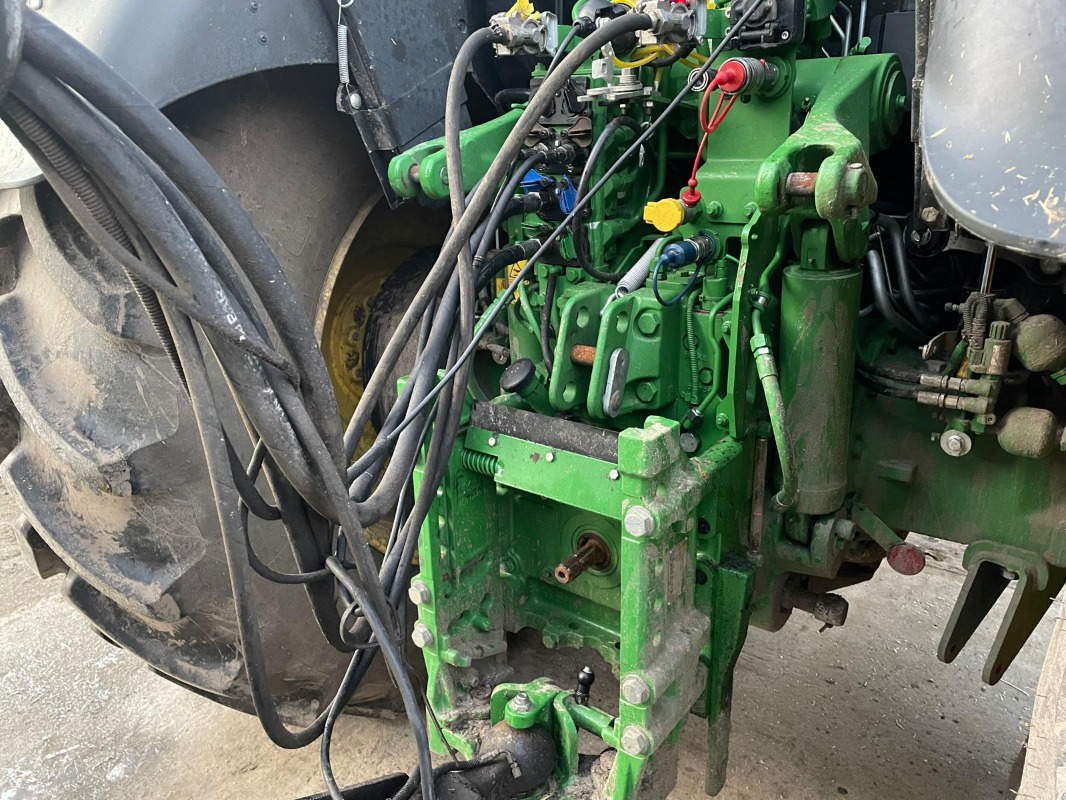 John Deere 6R 175 - Traktorius: foto 2 John Deere 6R 175 - Traktorius: foto 2