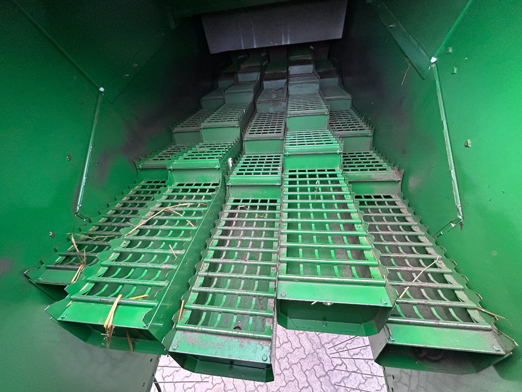 John Deere T560 - Derliaus nuėmimo kombainas: foto 2 John Deere T560 - Derliaus nuėmimo kombainas: foto 2