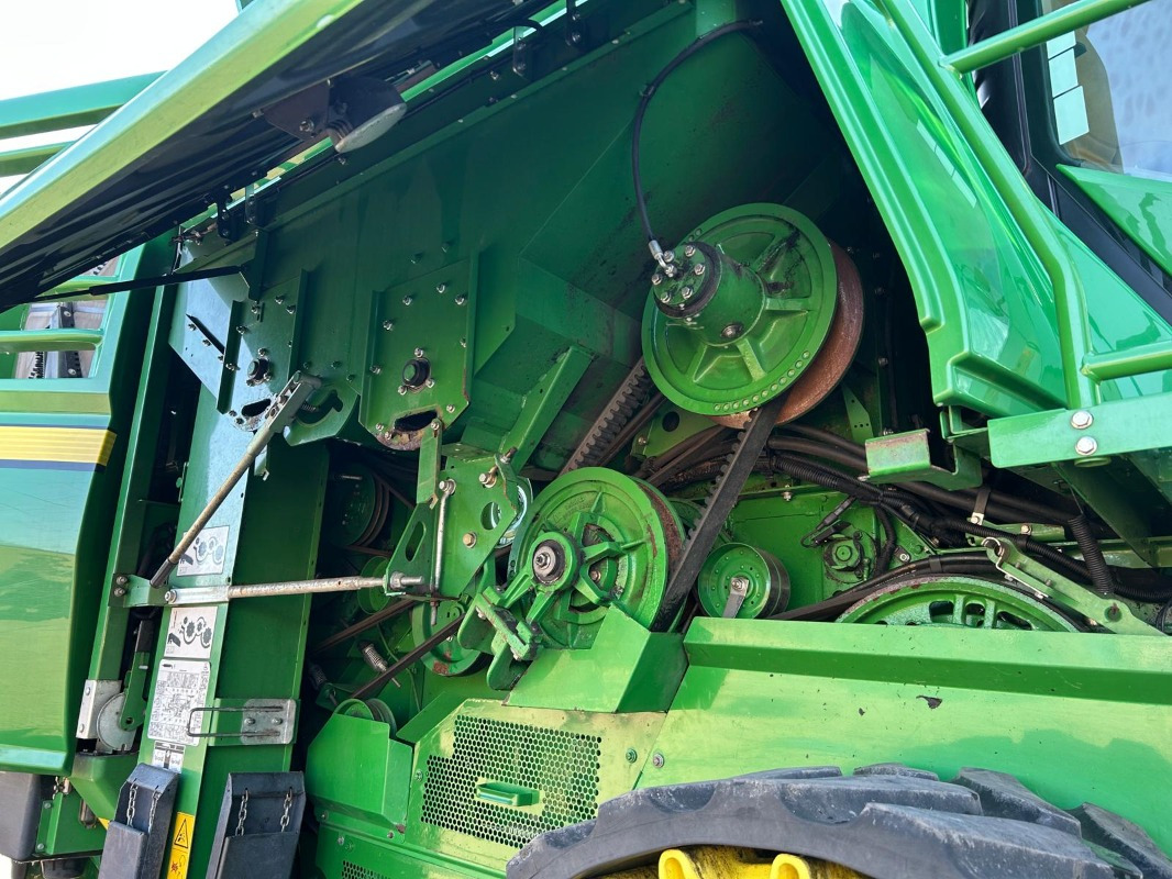John Deere T660 - Derliaus nuėmimo kombainas: foto 4 John Deere T660 - Derliaus nuėmimo kombainas: foto 4