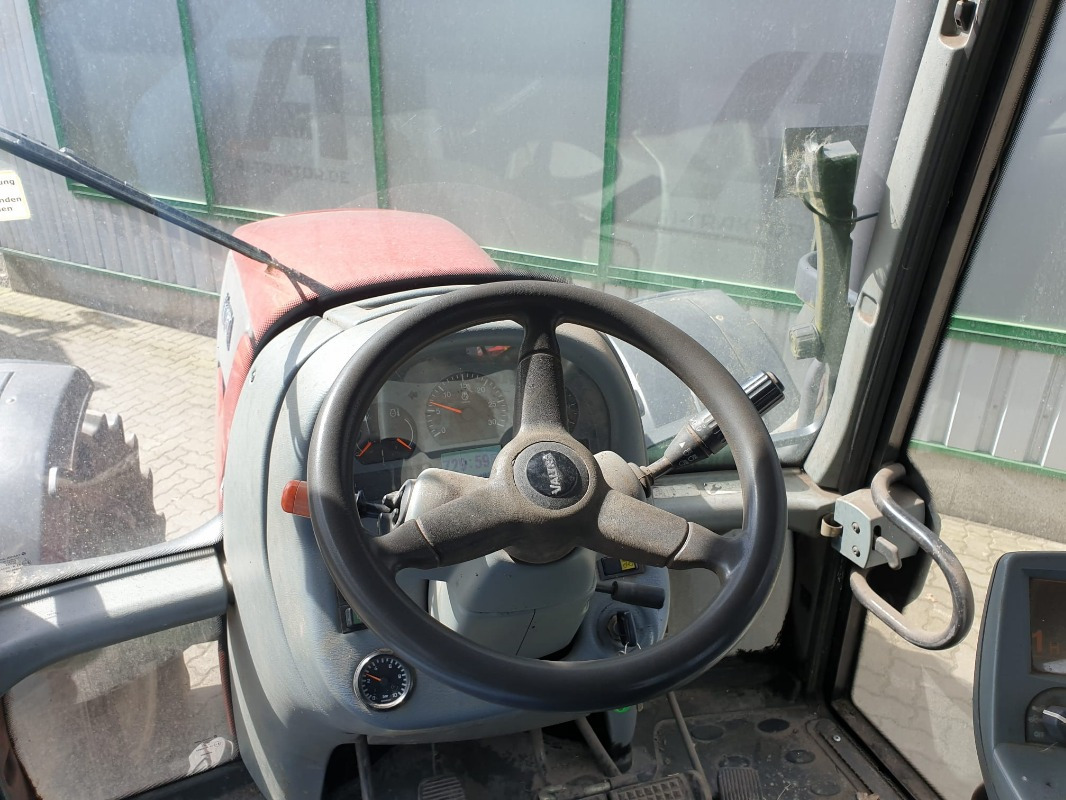 Valtra T151 - Traktorius: foto 2 Valtra T151 - Traktorius: foto 2
