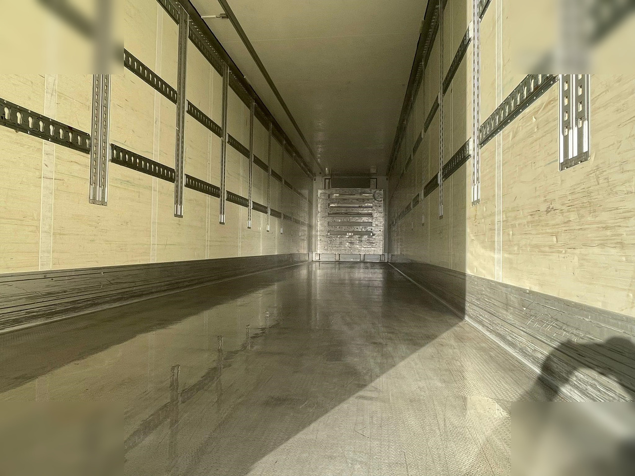 SCHMITZ CARGOBULL - Refrižeratorius puspriekabė: foto 3 SCHMITZ CARGOBULL - Refrižeratorius puspriekabė: foto 3