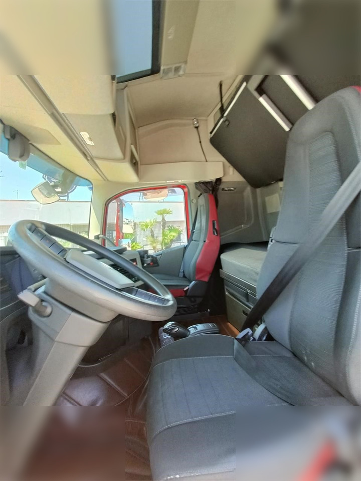 VOLVO FH500 - Konteineris-vežimus/ Sukeisti kūną sunkvežimis: foto 5 VOLVO FH500 - Konteineris-vežimus/ Sukeisti kūną sunkvežimis: foto 5