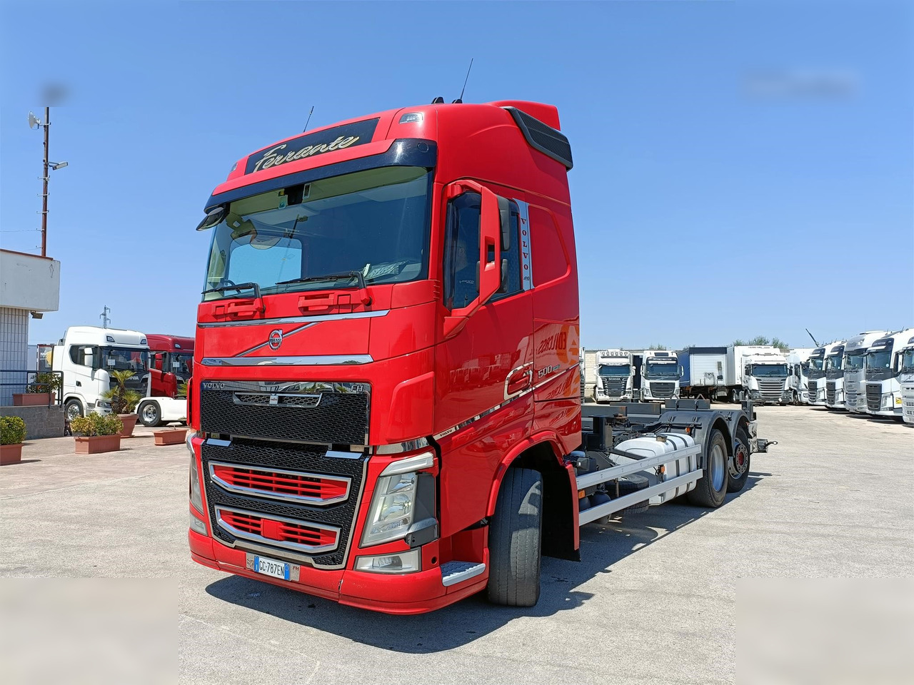 VOLVO FH500 - Konteineris-vežimus/ Sukeisti kūną sunkvežimis: foto 2 VOLVO FH500 - Konteineris-vežimus/ Sukeisti kūną sunkvežimis: foto 2