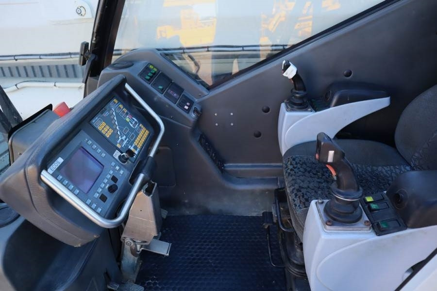 Grove GMK3055 Diesel, 6x6x6, 55t Capacity, 43m Main Boom - Visureigis kranas: foto 5 Grove GMK3055 Diesel, 6x6x6, 55t Capacity, 43m Main Boom - Visureigis kranas: foto 5