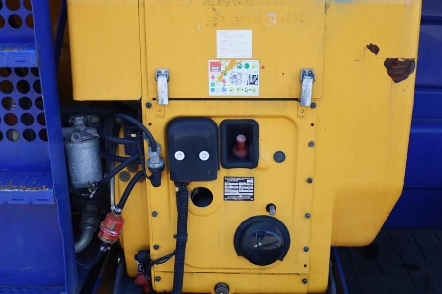 Žirklinis keltuvas Haulotte H12SX Diesel, 4x4 Drive, 12m Working Height, 700kg: foto 10