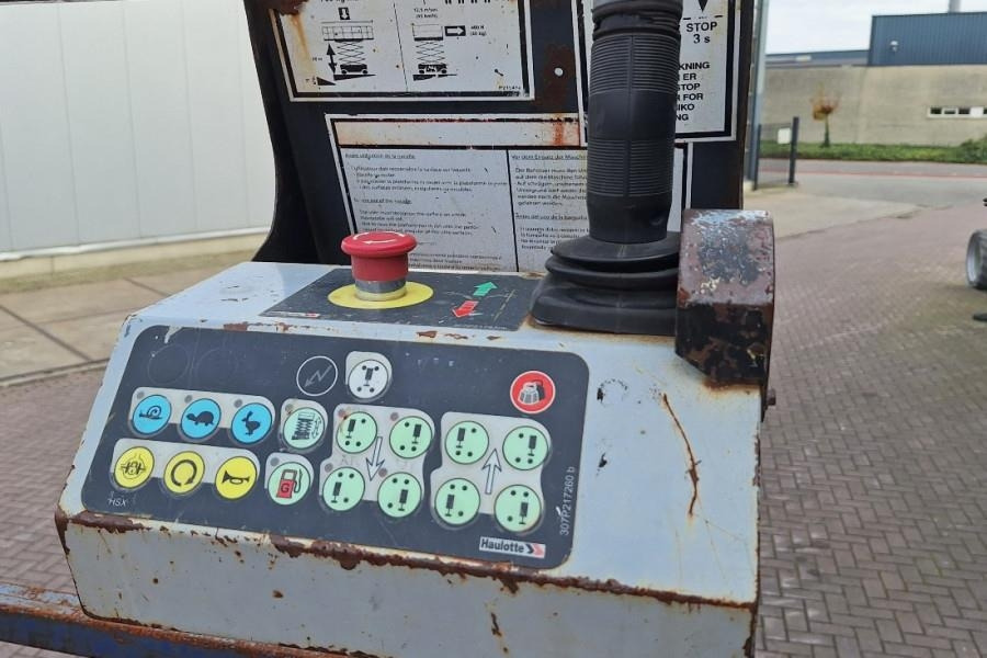 Žirklinis keltuvas Haulotte H12SXL Diesel, 4x4 Drive, 12m Working Height, 700k: foto 6