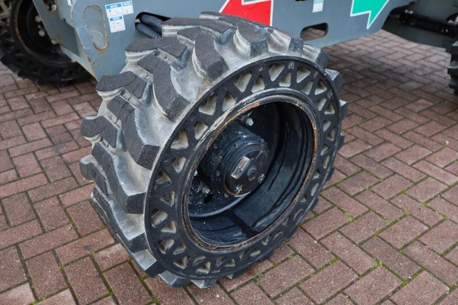 Haulotte HA16RTJ PRO Diesel, 4x4x4 Drive, 16 m Working Heig - Alkūninis keltuvas: foto 2 Haulotte HA16RTJ PRO Diesel, 4x4x4 Drive, 16 m Working Heig - Alkūninis keltuvas: foto 2