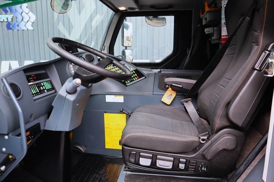 Liebherr LTM1050-3.1 6x6x6 Drive, VarioBase, 50t Capacity, - Visureigis kranas: foto 4 Liebherr LTM1050-3.1 6x6x6 Drive, VarioBase, 50t Capacity, - Visureigis kranas: foto 4