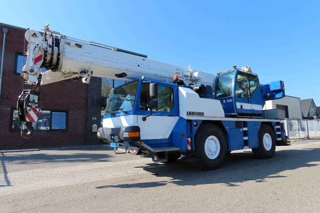 Liebherr LTM 1040-2.1 - Visureigis kranas: foto 1 Liebherr LTM 1040-2.1 - Visureigis kranas: foto 1