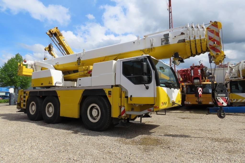 Liebherr LTM 1055-3.2 - Visureigis kranas: foto 2 Liebherr LTM 1055-3.2 - Visureigis kranas: foto 2