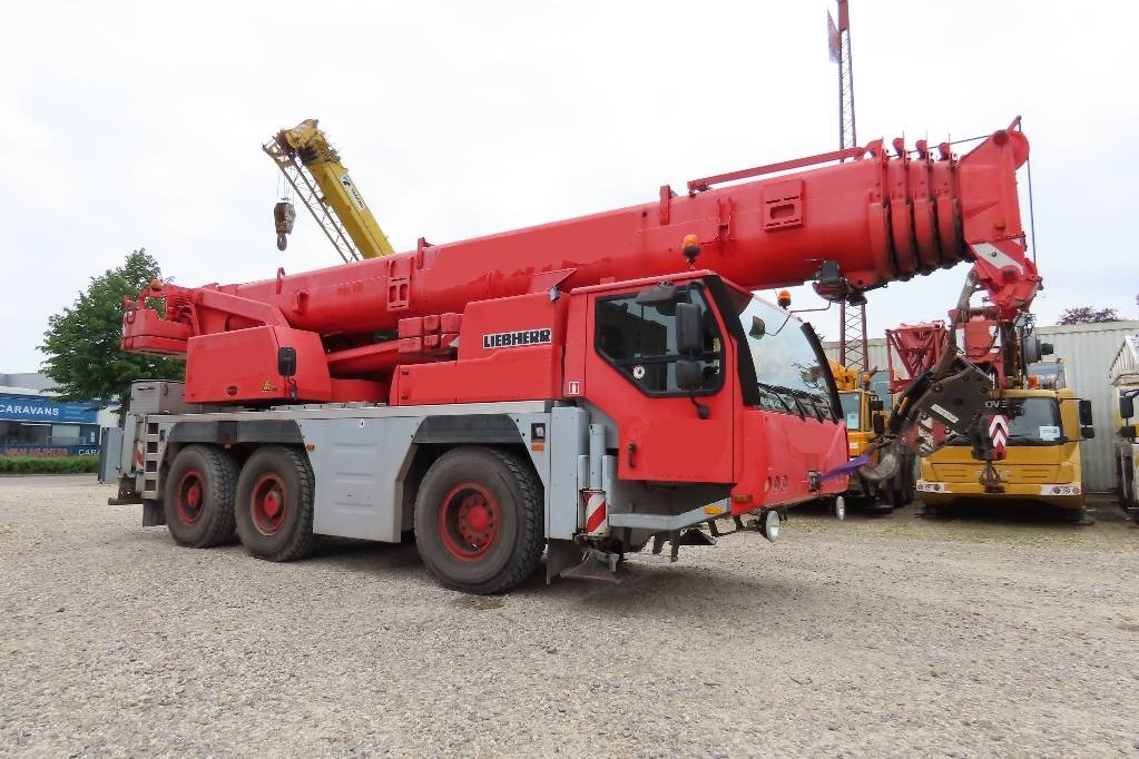 Liebherr LTM 1055-3.2 - Visureigis kranas: foto 2 Liebherr LTM 1055-3.2 - Visureigis kranas: foto 2