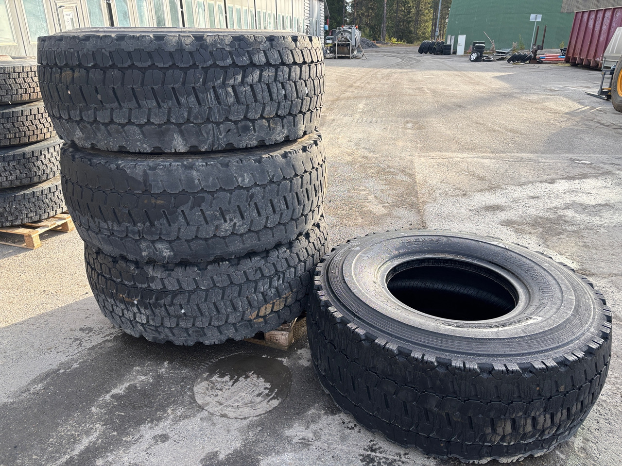Bridgestone V-Steel Snow Wedge - Padanga - Statybinė technika: foto 1 Bridgestone V-Steel Snow Wedge - Padanga - Statybinė technika: foto 1