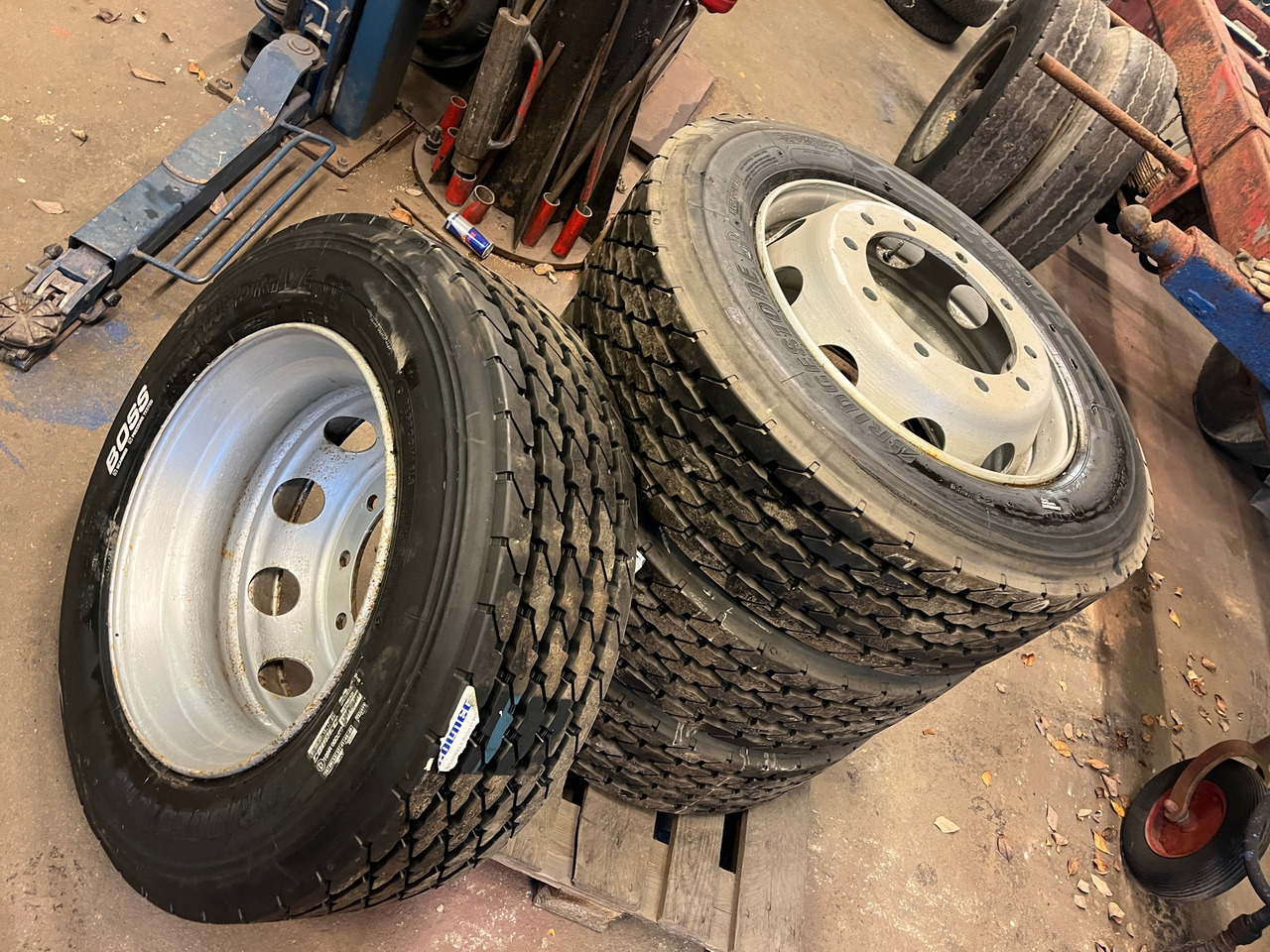 Bridgstone 295/60-22,5 - Ratas - Sunkvežimis: foto 1 Bridgstone 295/60-22,5 - Ratas - Sunkvežimis: foto 1