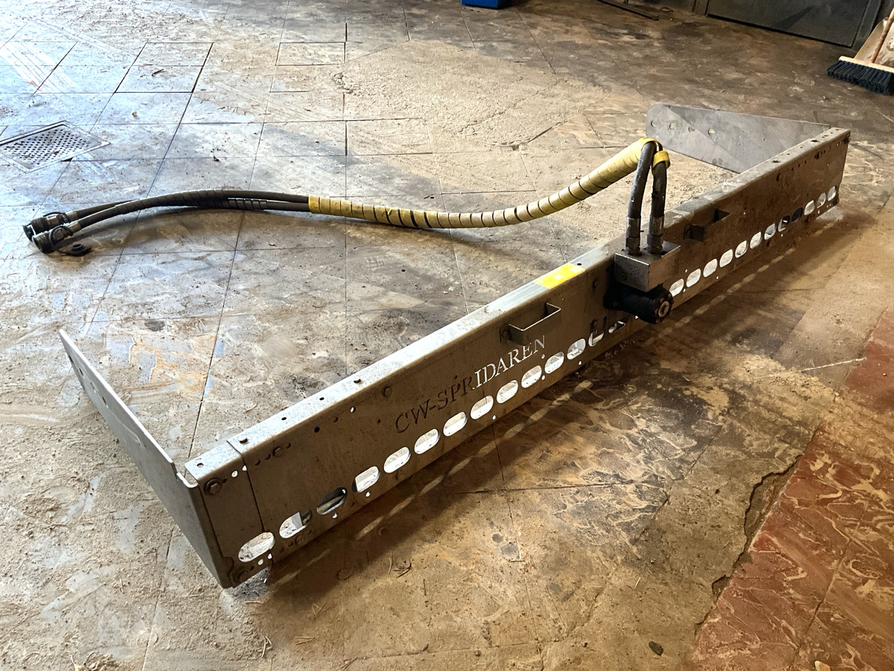 CW 1-285 - Smėlio/ Druskos barstytuvas: foto 1 CW 1-285 - Smėlio/ Druskos barstytuvas: foto 1