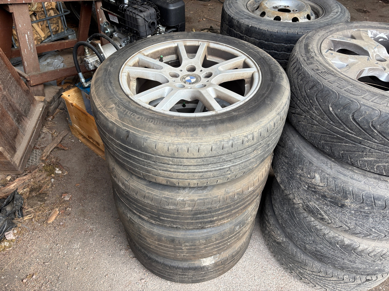Däck 215/60R17 till BMW E60 4st - Padangos ir ratlankiai - Lengvasis automobilis: foto 1 Däck 215/60R17 till BMW E60 4st - Padangos ir ratlankiai - Lengvasis automobilis: foto 1