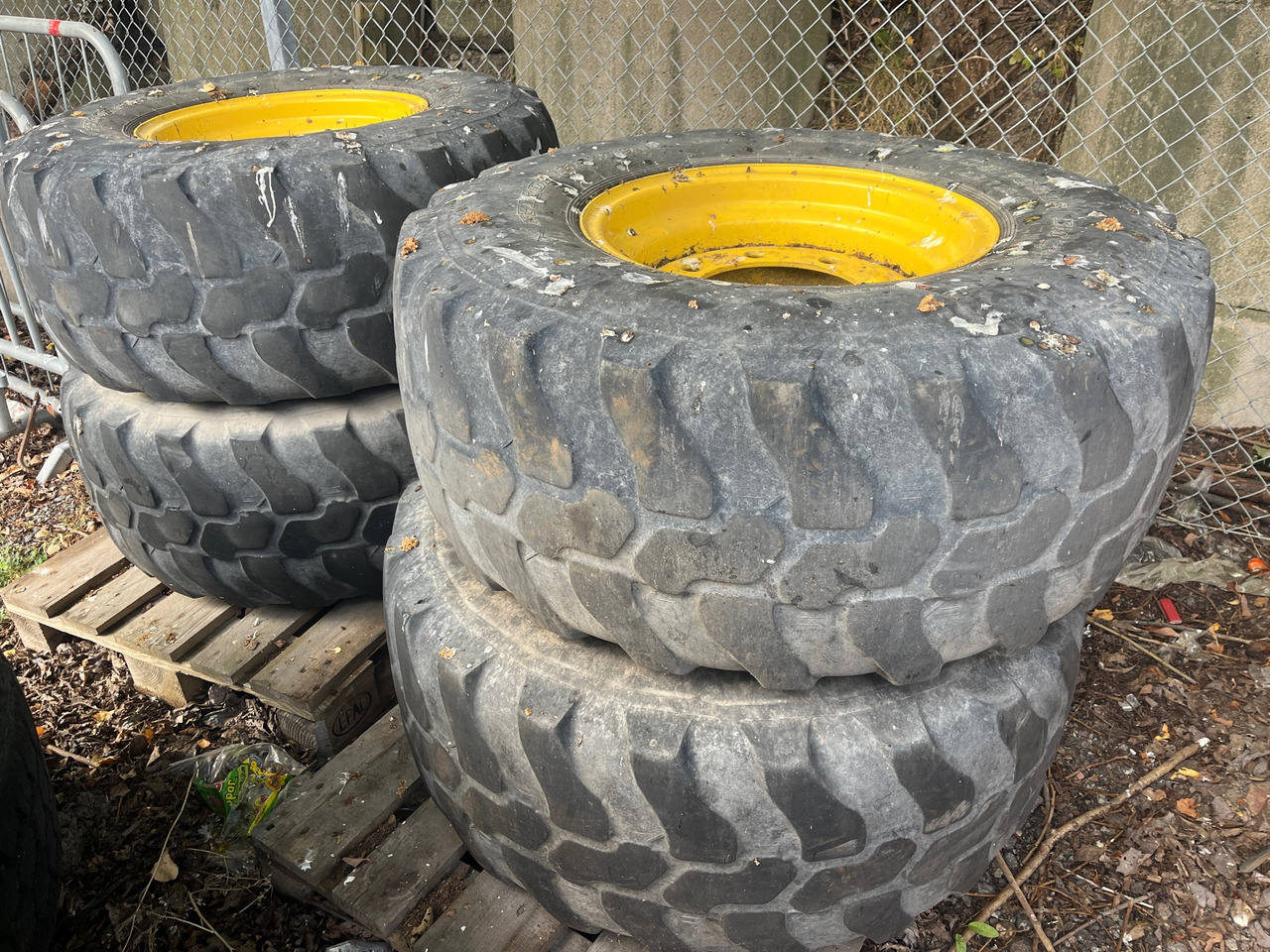 Dunlop 405/70R18 - Padanga - Statybinė technika: foto 1 Dunlop 405/70R18 - Padanga - Statybinė technika: foto 1