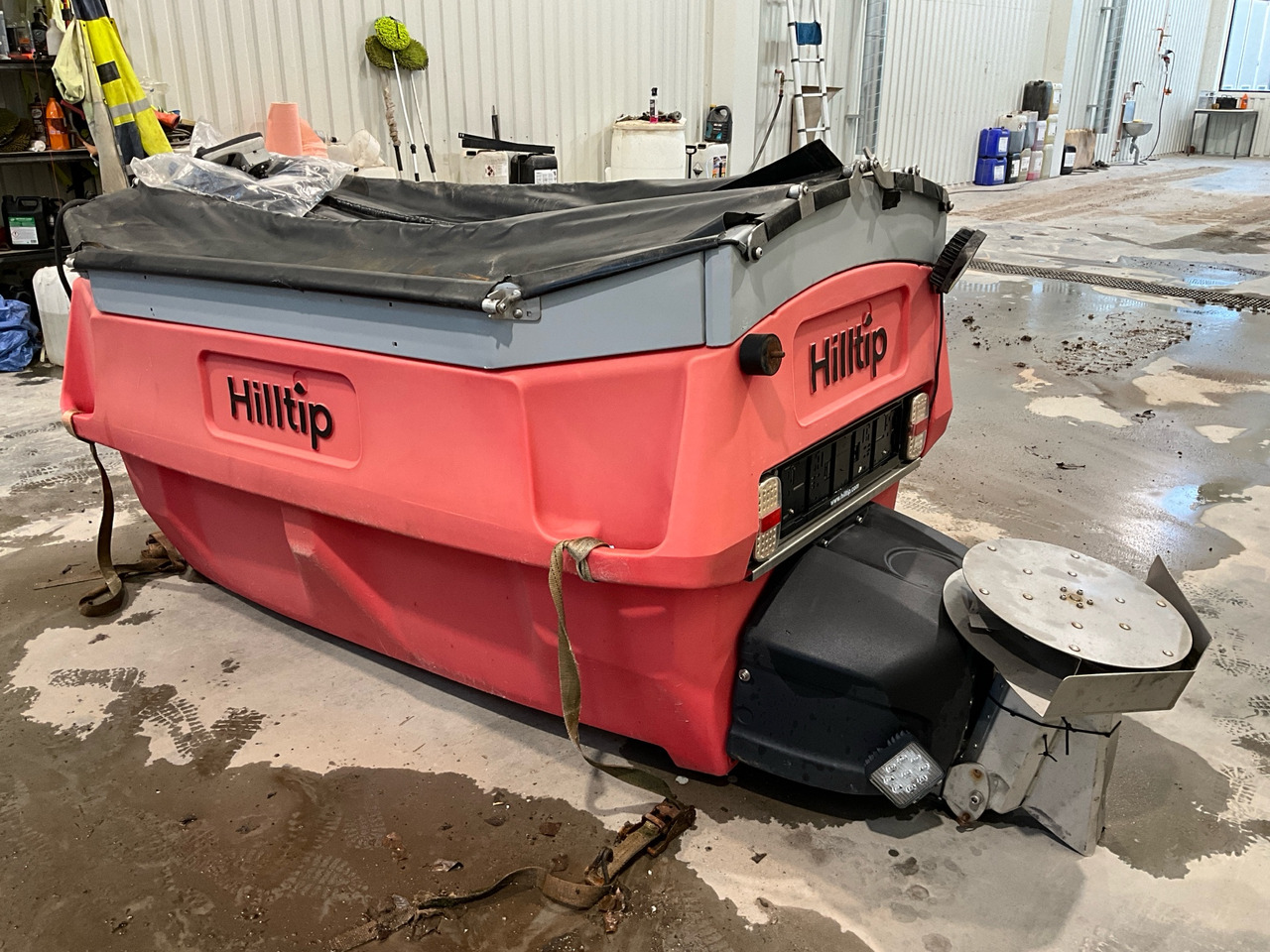 Hilltip IceStriker 1100 - Smėlio/ Druskos barstytuvas: foto 1 Hilltip IceStriker 1100 - Smėlio/ Druskos barstytuvas: foto 1