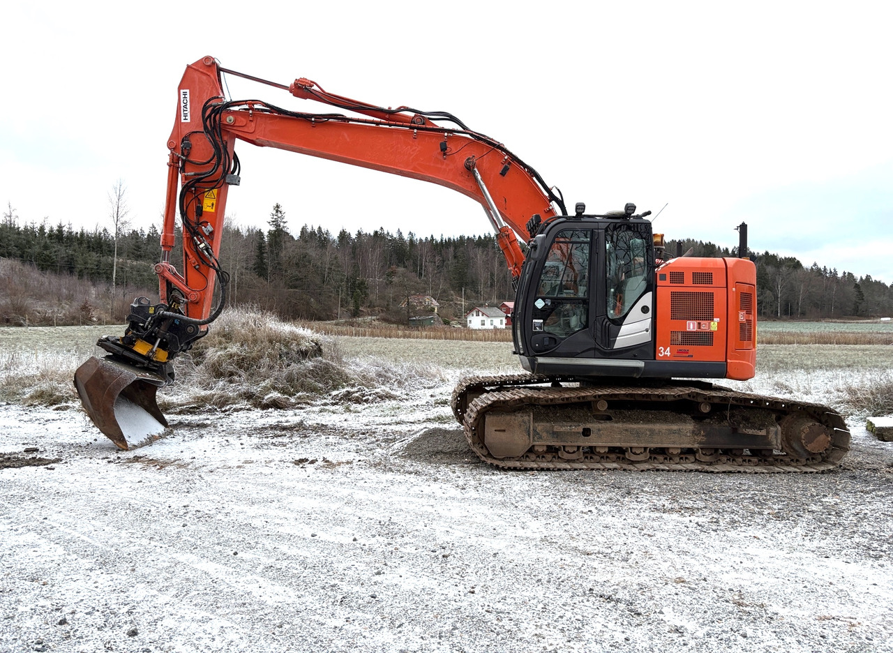 Hitachi ZX225 USLC-6 - Ekskavatorius: foto 1 Hitachi ZX225 USLC-6 - Ekskavatorius: foto 1