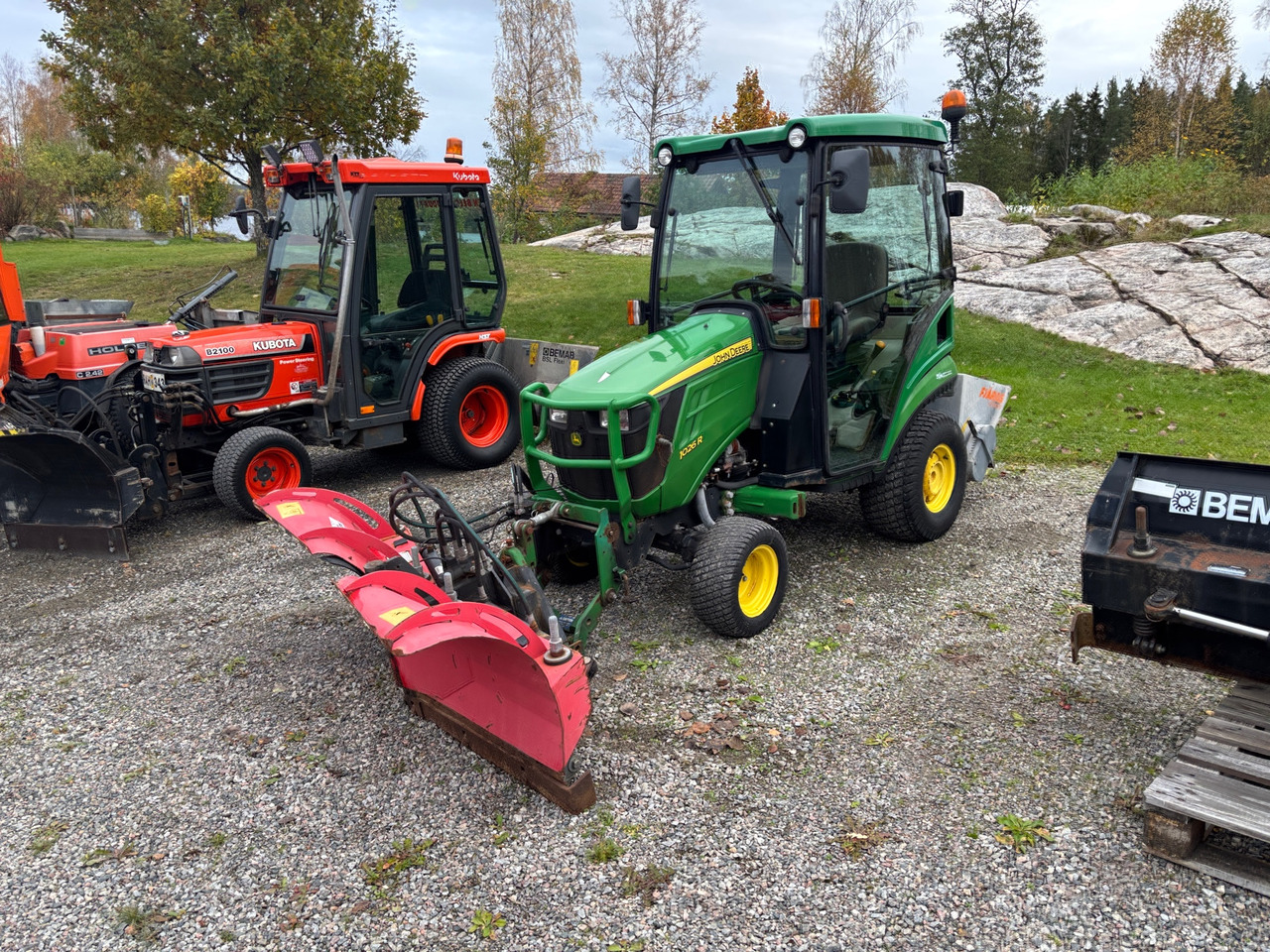 John Deere 1026R - Traktorius: foto 1 John Deere 1026R - Traktorius: foto 1