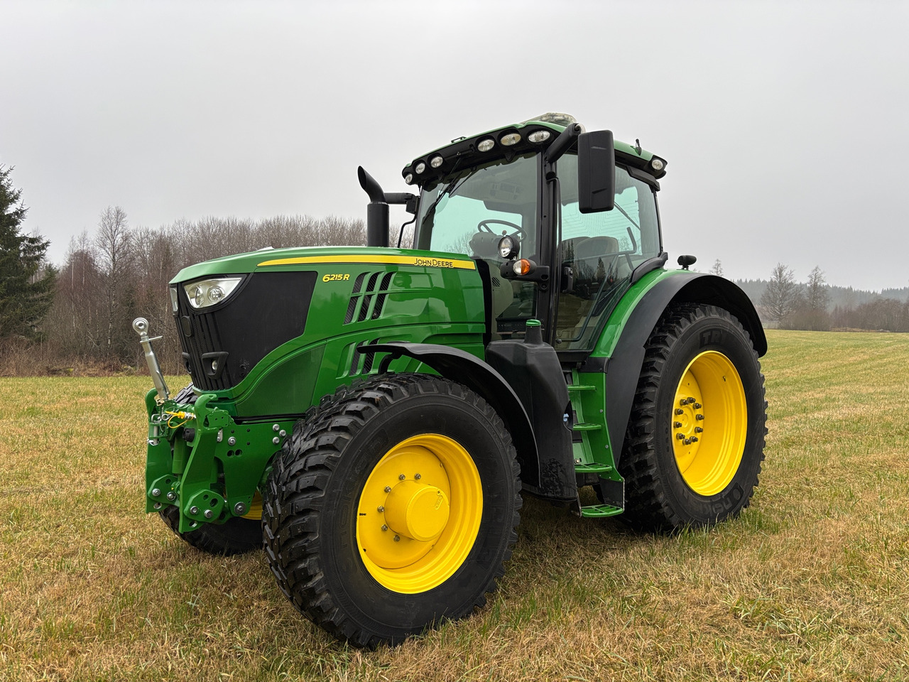 John Deere 6215R - Traktorius: foto 1 John Deere 6215R - Traktorius: foto 1