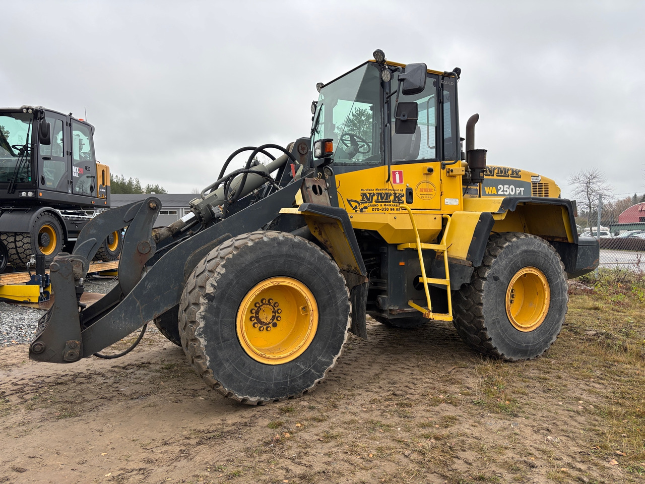 Komatsu WA250PT-5H - Ratinis krautuvas: foto 1 Komatsu WA250PT-5H - Ratinis krautuvas: foto 1