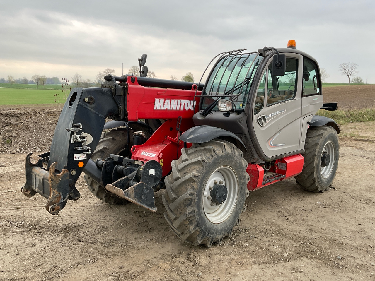 Manitou MT1135 - Ratinis krautuvas: foto 1 Manitou MT1135 - Ratinis krautuvas: foto 1