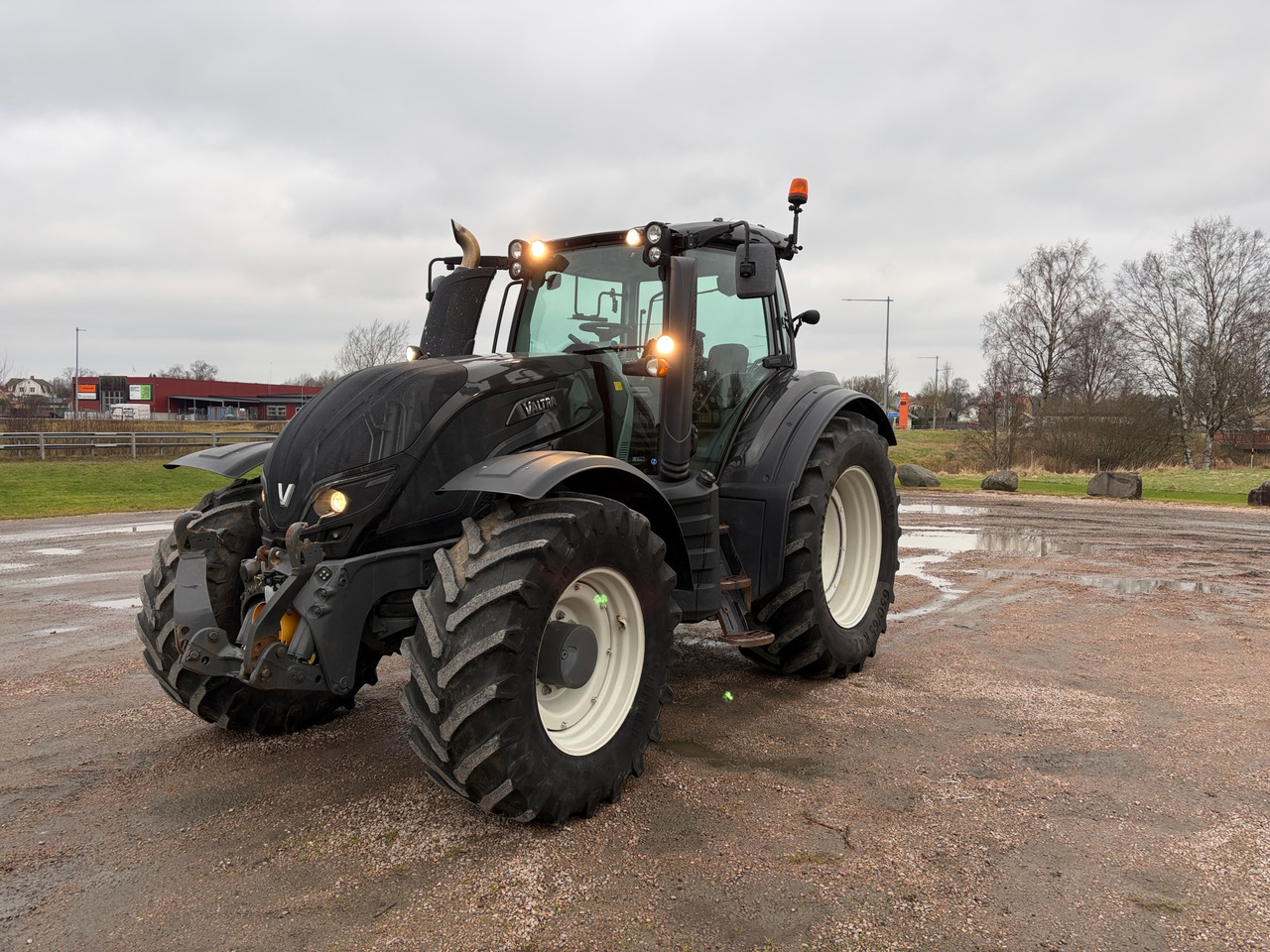 Valtra T214 - Traktorius: foto 1 Valtra T214 - Traktorius: foto 1