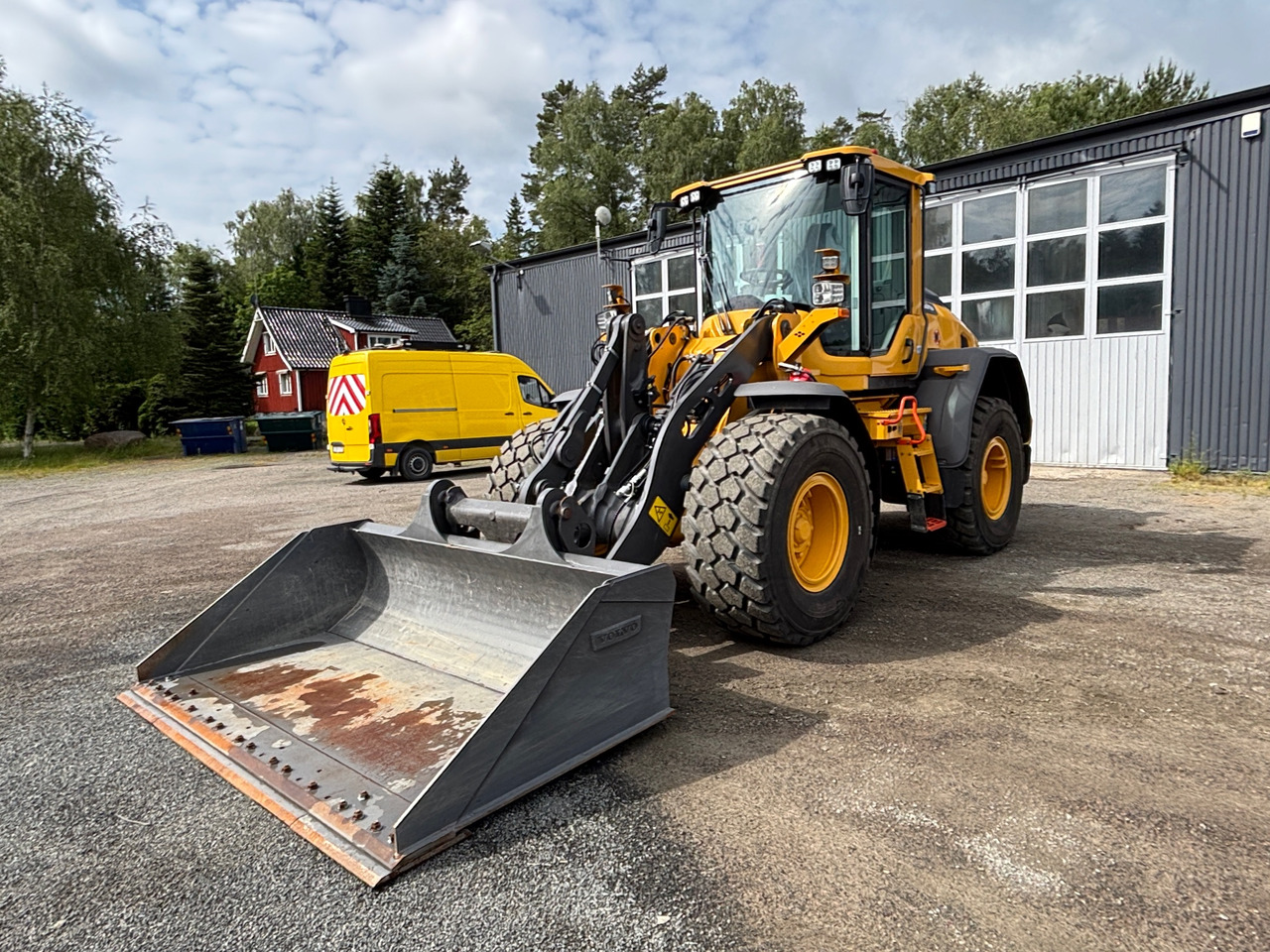 Volvo L60H - Ratinis krautuvas: foto 1 Volvo L60H - Ratinis krautuvas: foto 1