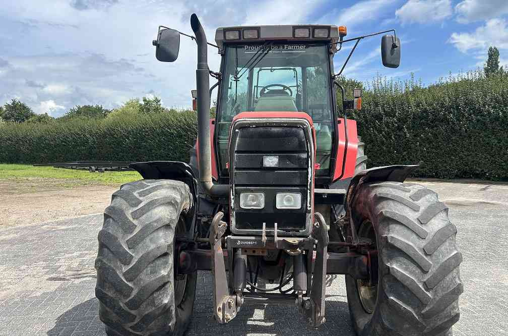 Massey Ferguson 8110 dynashift - Traktorius: foto 5 Massey Ferguson 8110 dynashift - Traktorius: foto 5