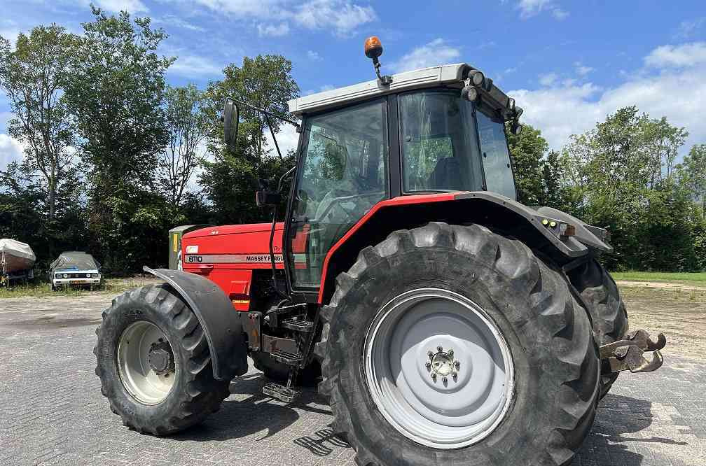 Massey Ferguson 8110 dynashift - Traktorius: foto 2 Massey Ferguson 8110 dynashift - Traktorius: foto 2