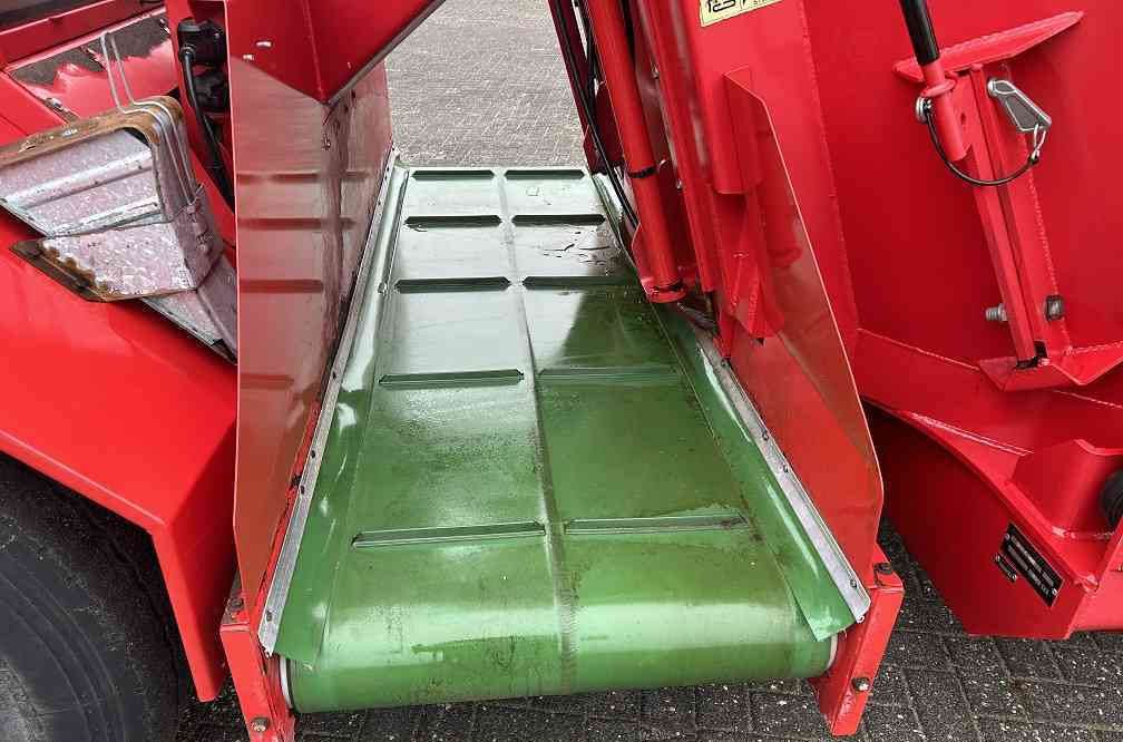 Trioliet Smartrac 1-1000 voerwagen - Pašarų maišytuvas: foto 4 Trioliet Smartrac 1-1000 voerwagen - Pašarų maišytuvas: foto 4